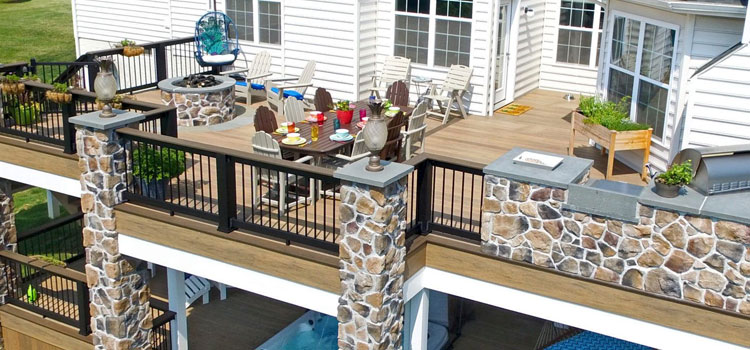 Custom Deck Design Contractors in Lakewood, CA