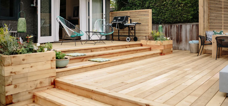 Cedar Decking in Lakewood, CA