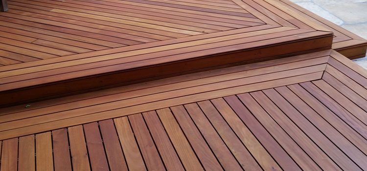 Redwood Decking Material in Lakewood, CA